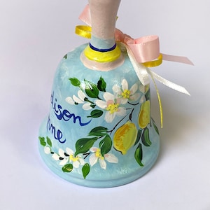 Beschilderde bel met naam en citroenen. Gepersonaliseerde keramische bel, cadeau-idee voor haar, verjaardagscadeau met eigen naam meisje