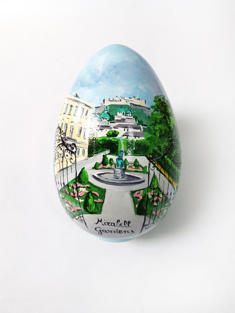 Uovo di ceramica decorato con città o paesaggio personalizzato. Oggetto originale e unico, regalo per amici speciali o per la tua collezione immagine 1