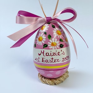 Babys erstes Ostern, personalisiertes Ei mit Spruch und Namen. Geschenk für Neugeborene, eine Erinnerung zum Sammeln. Liebevolles Geschenk für Baby.