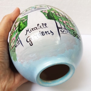 Uovo di ceramica decorato con città o paesaggio personalizzato. Oggetto originale e unico, regalo per amici speciali o per la tua collezione immagine 2