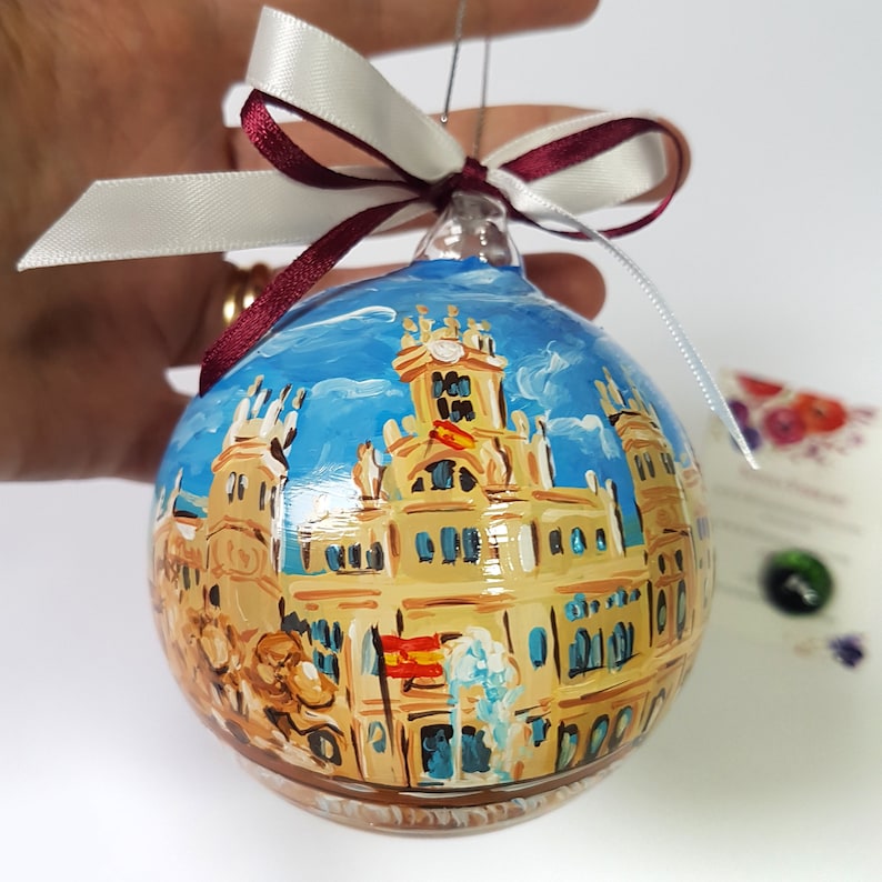 Personalisierte Spanien-Länder. Madrid, handbemalter quadratischer Weihnachtsschmuck, ideales Geschenk für Reiseliebhaber oder als Urlaubssouvenir. 8 cm