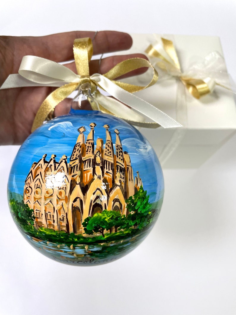 Barcelona Christmas ornament, Sagrada Familia. Hand painted personalized ornament, Spain souvenir, good gift for traveller friends. image 2