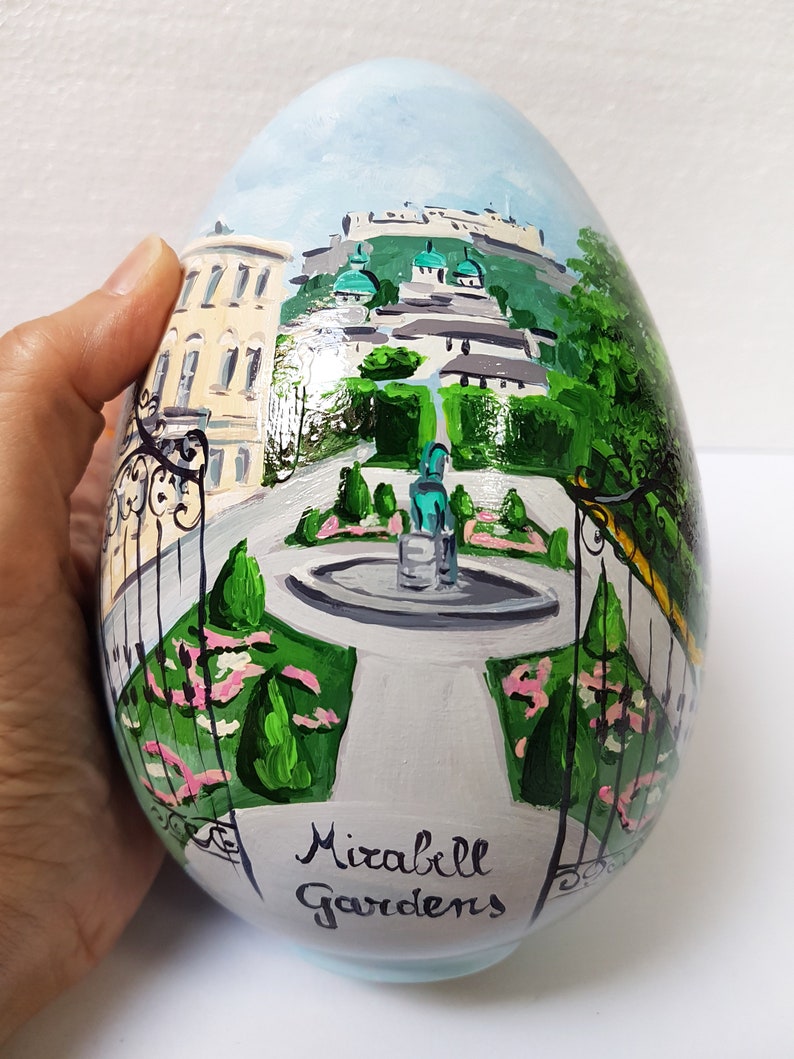 Uovo di ceramica decorato con città o paesaggio personalizzato. Oggetto originale e unico, regalo per amici speciali o per la tua collezione 18 cm