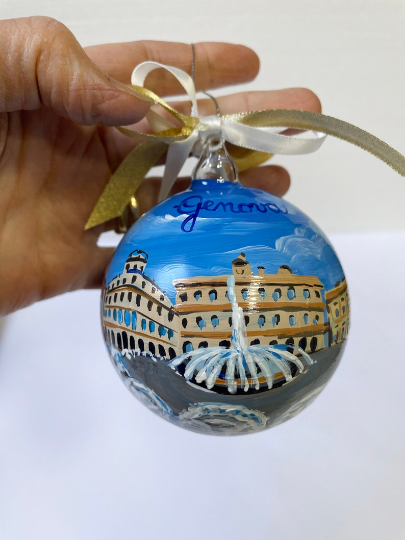 Custom City, Genoa Italy. Gift ornament for travelers to Italian countries of art, souvenir of travel, holiday of pleasure or work. 8 cm