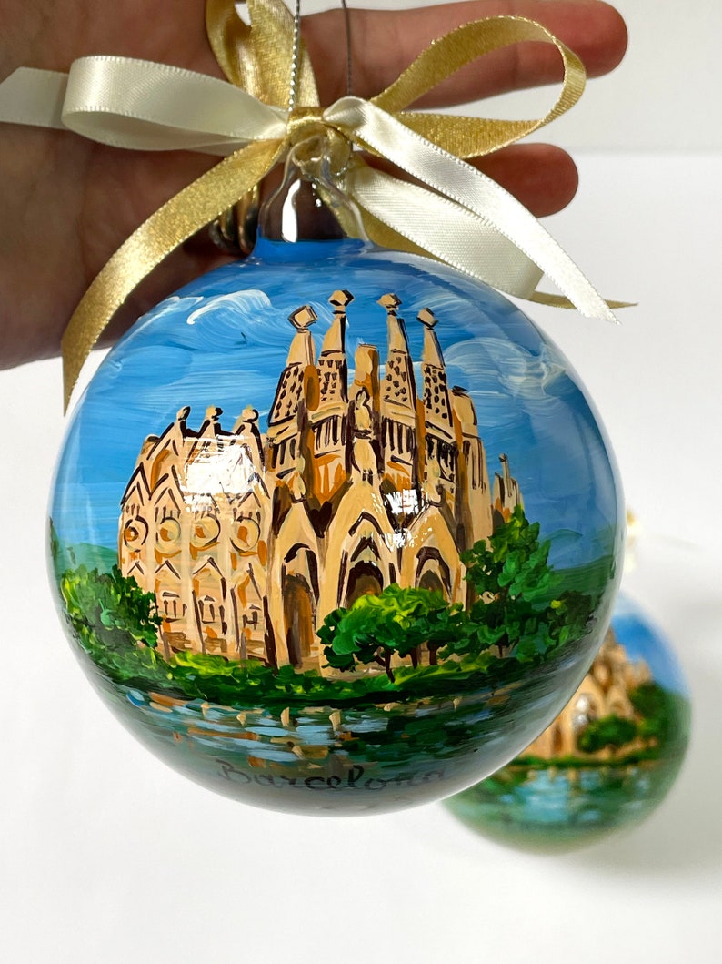 Barcelona Christmas ornament, Sagrada Familia. Hand painted personalized ornament, Spain souvenir, good gift for traveller friends. image 3