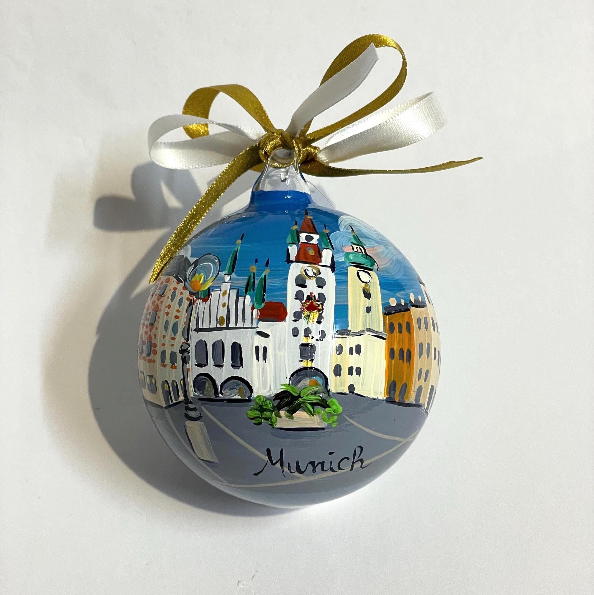 ドイツ、ミュンヘン製の手描きクリスマスオーナメント。ヨーロッパの