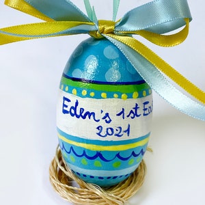 Babys erstes Ostern, personalisiertes Ei mit Spruch und Namen. Geschenk für Neugeborene, eine Erinnerung zum Sammeln. Liebevolles Geschenk für Baby.