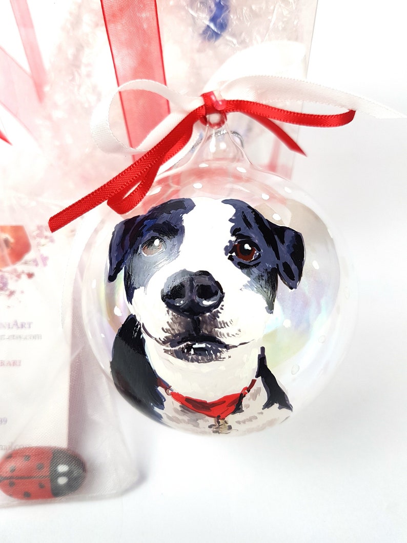 Personalized ornament with your dog with name written and dedication. Cute and original hand painted gift for pet lovers. 8 cm