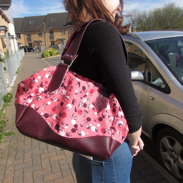 Beautiful red swallows handbag, charlotte city bag swoon pattern with oxblood faux leather and 100%cotton. Vegan.