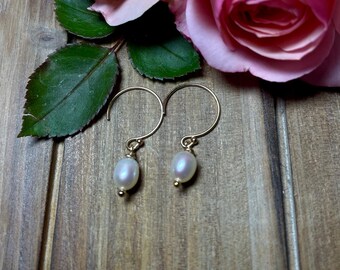 Pearl Earrings, Dainty Drop Earrings, Simple Freshwater Pearl, Everyday Body Jewelry, Bridesmaids Earring Minimalist Gifts for her