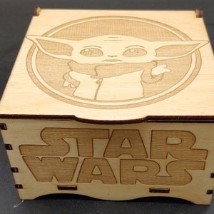 Boîtes sur le thème de Star Wars, découpées au laser et gravées sur bois The Child