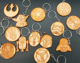 Porte-clés sur le thème de Star Wars, découpés au laser et gravés sur bois