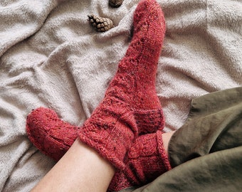 Large size country style socks - pale red wonderland socks - simple lace pattern - shiny yarn elves knitwear - classy wooly knitted socks