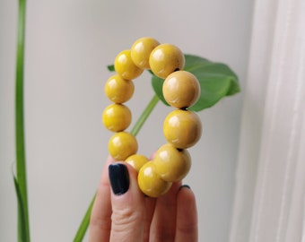 Daffodils yellow ball bracelet - eccentric beads jewelry - unique pansexual gift - hand painted large beads - simple handcrafted bangle