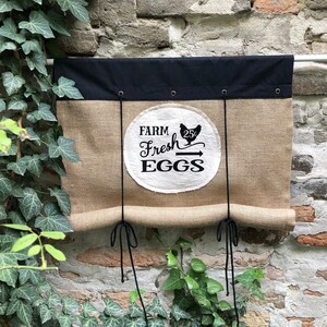 Oeufs frais de la ferme lambrequin de cuisine en toile de jute naturelle avec oeillets noirs