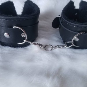 Mature- Fluffy Wrist Leather black Handcuff Bracelet with Soft Plush Fur, Cuff with Detachable Leash Chain, Couple Cosplay Gift adult toy