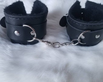 Mature- Fluffy Wrist Leather black Handcuff Bracelet with Soft Plush Fur, Cuff with Detachable Leash Chain, Couple Cosplay Gift adult toy