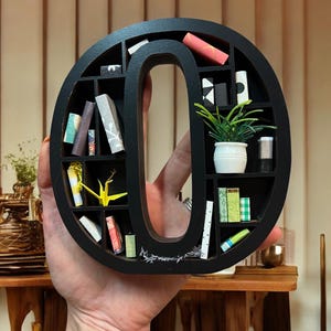 Benutzerdefinierte Alphabet Initial Buch Liebhaber Miniatur Bücherregal - Tolles Geschenk für Buch Nerd, Autor, Teenager oder Dekor für Book Nook Bild 9