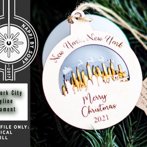 File tagliato al laser dell'ornamento natalizio digitale dello skyline di New York City - Perfetto per Glowforge - Lettere incise, 2 strati