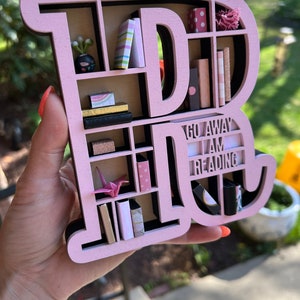 Estantería en miniatura con letras del alfabeto personalizadas para amantes de los libros: regalo para amantes de los libros, minidecoración, regalo de lectura