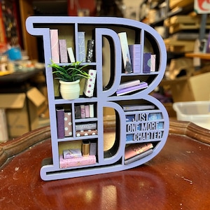 Benutzerdefinierte Alphabet Initial Buch Liebhaber Miniatur Bücherregal - Tolles Geschenk für Buch Nerd, Autor, Teenager oder Dekor für Book Nook Bild 17