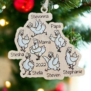 Adorno navideño de madera personalizado con forma de gallinero: un regalo para los amantes de las gallinas.