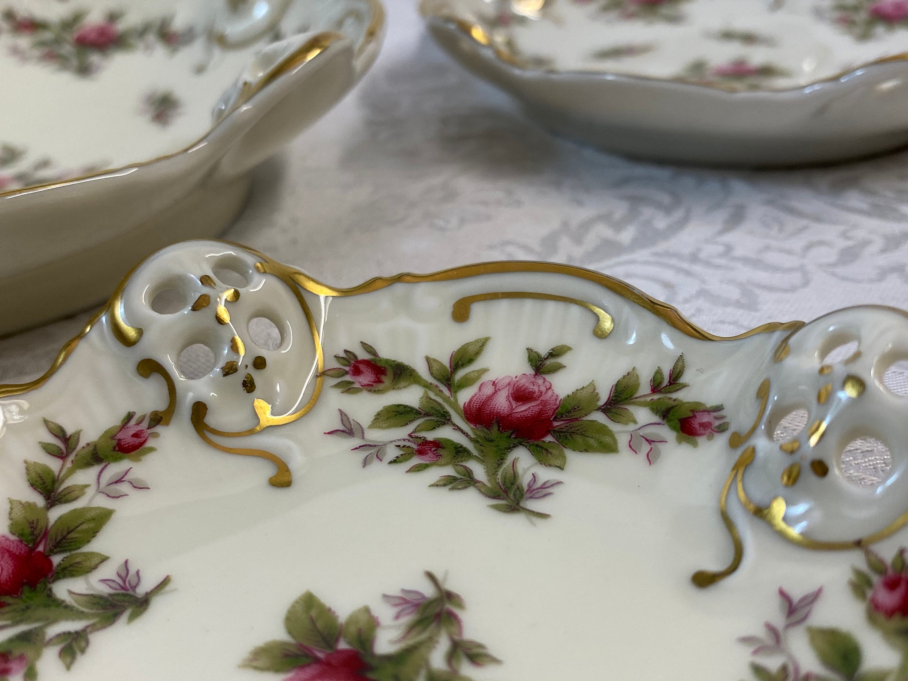 レストローズ　クッション　レーシーローズ柄　スパンコール装飾　2個 Set of Three Rosenthal Moliere Moosrose (moss Rose) Plates - Etsy