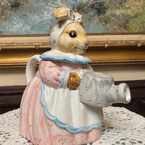 Bunny Rabbit Teapot Decorative Heritage Mint Mrs Rabbit