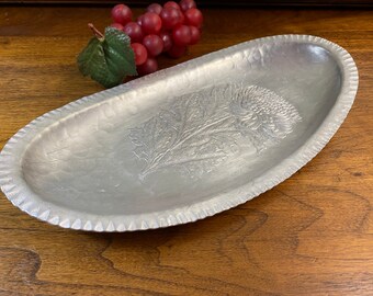 Oval Hand Wrought Aluminum Tray, Trade Continental Mark Silver Look 566