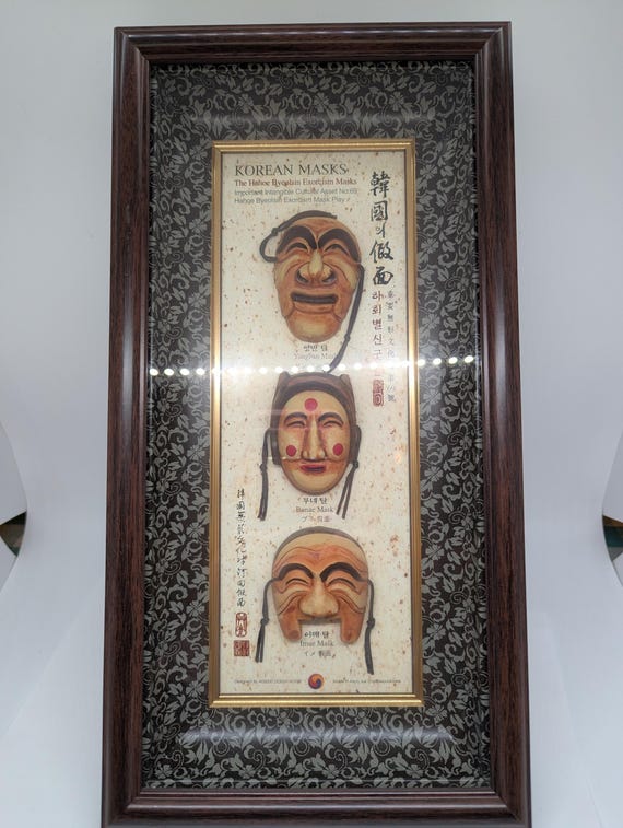 希少！ 「韓国の仮面 」Masks of Korea 写真集 Korean Hahoe Byeolsin Exorcism Masks - Shadow Box Picture - Etsy