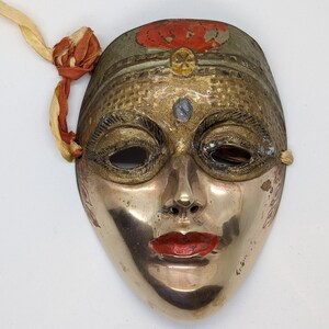 ヴィンテージ真鍮製壁掛けマスク - 彫刻とエナメル加工のアクセント
