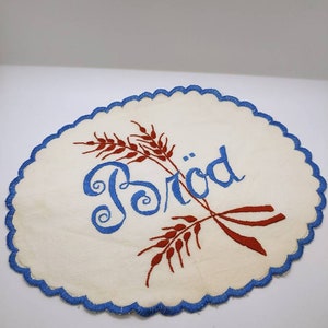 Vintage Table Linen - Bread Basket Cover