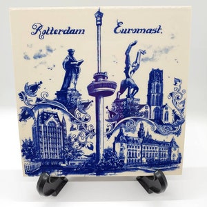 Azulejo cerámico vintage azul de Delft con escenas de Rotterdam, Países Bajos - Rotterdam Euromast