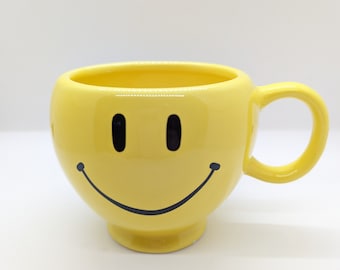 Oversized Smiley Face Coffee Mug