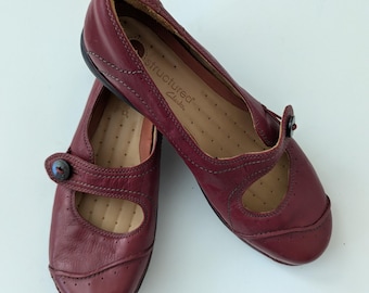 Damskie balerinki Clarks Unstructured Mary Jane w kolorze bordowo-czerwonej skóry – 11 M