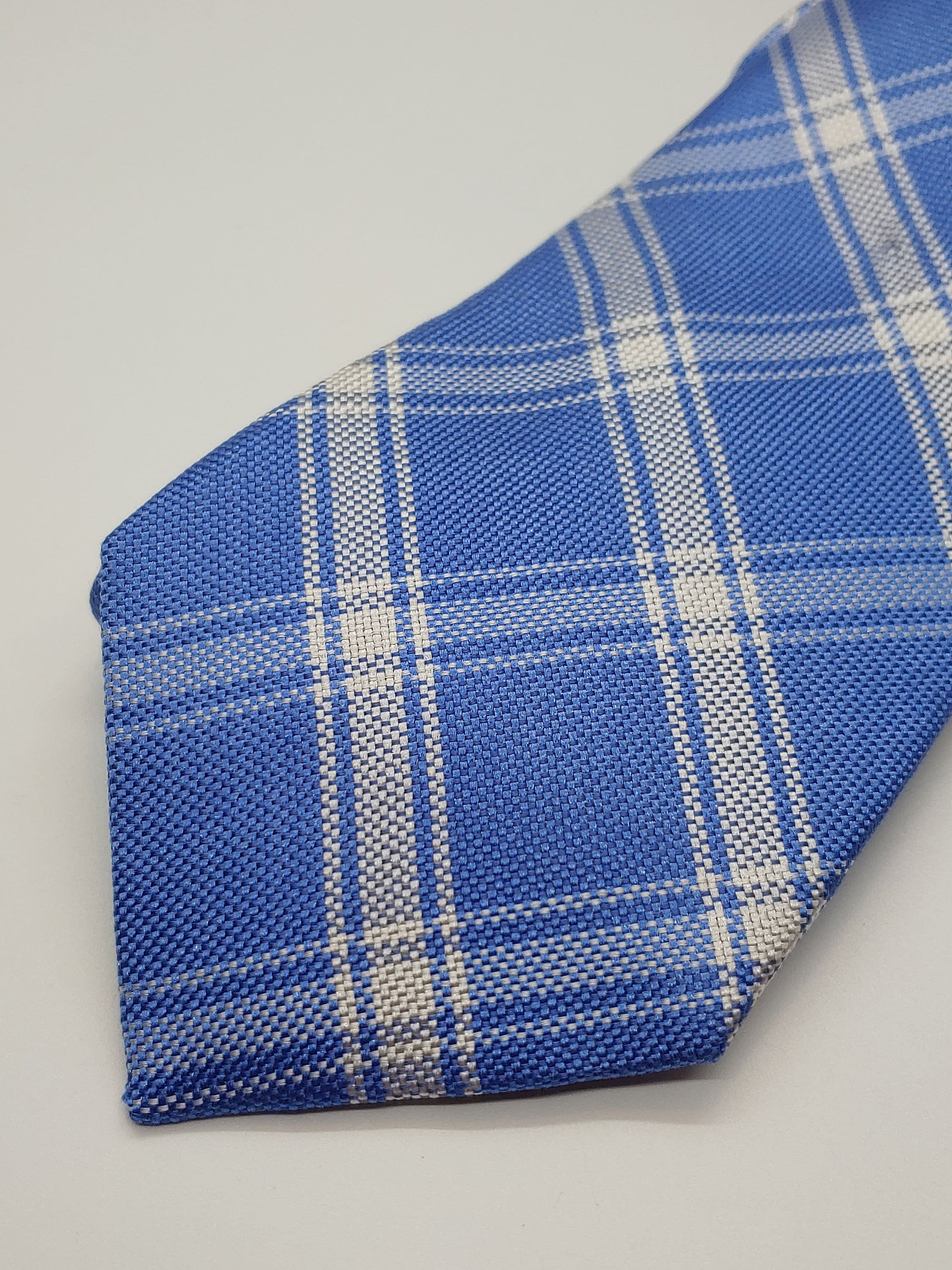 Cravate Homme IZOD Bleu Marine à Motif Cachemire Et Accents Rouges – Neuve Avec étiquette