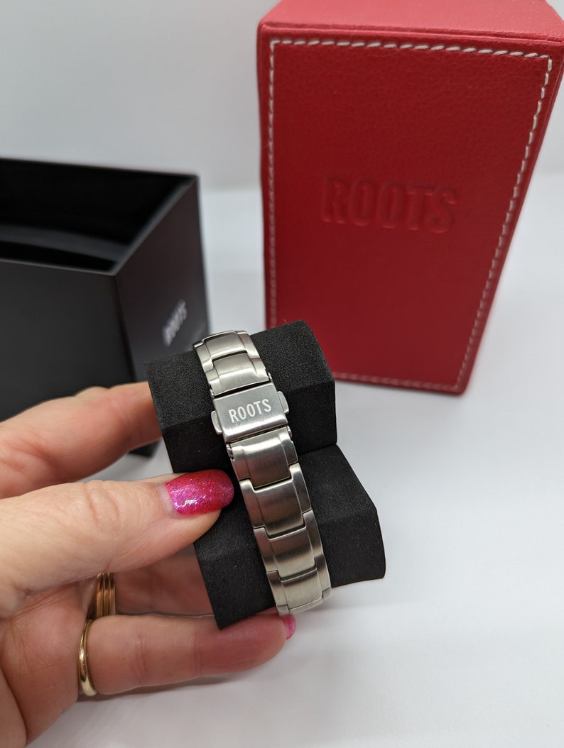 Vintage Roots Watch for Women / Girls image 3