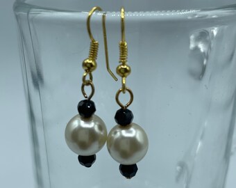 Pearl Noir Dangles