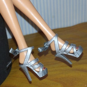 Gray shoes with bow for Barb_ie, Muse, Silkstone, Poppy Parker image 3