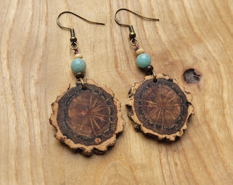 Natural, beautiful wooden earrings made from cork oak with turquoise amazonite beads in 6 mm.