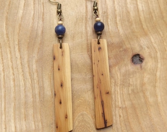 Large, long wooden earrings made of yew wood with blue sodalite, natural, vegan & ecological *unique*