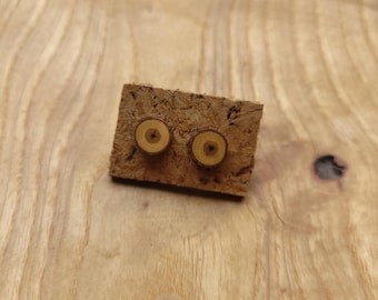 Natural, round stud earrings made from yew wood, natural, ecological and vegan - handmade