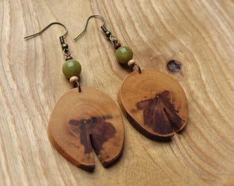 Natural wooden earrings made of plum wood with green jade beads, vegan and handmade