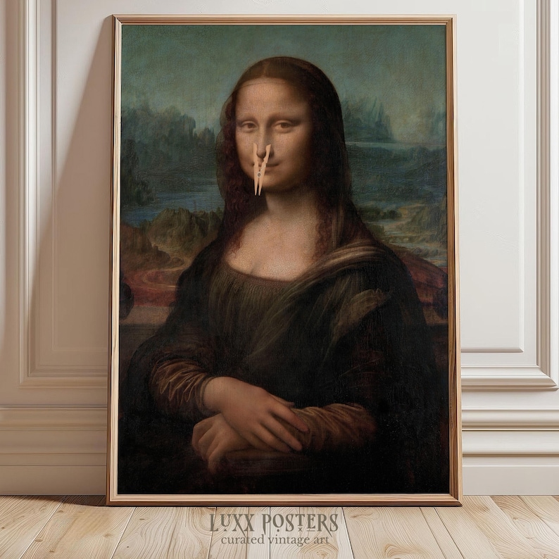 Funny bathroom wall art printable, Mona Lisa toilet poster parody with clothespin, humorous restroom decor digital download.