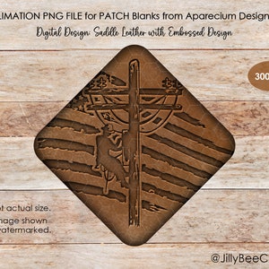 Può includere: Un design digitale per un patch vuoto che presenta un elettricista che lavora su un palo della luce con uno sfondo di bandiera americana. Il design è in stile pelle da sella marrone con un effetto goffrato. L'immagine è a 300 DPI.