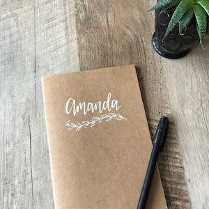 Taccuino personalizzato/Diario scritto a mano/Carta a righe/Formato A5/Copertina Kraft/Parola dell'anno/Regalo per damigella d'onore/Libro delle idee