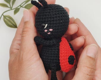 Wzór Biedronki na szydełku: Bug Mini Amigurumi (Poradnik PDF w języku ENG)