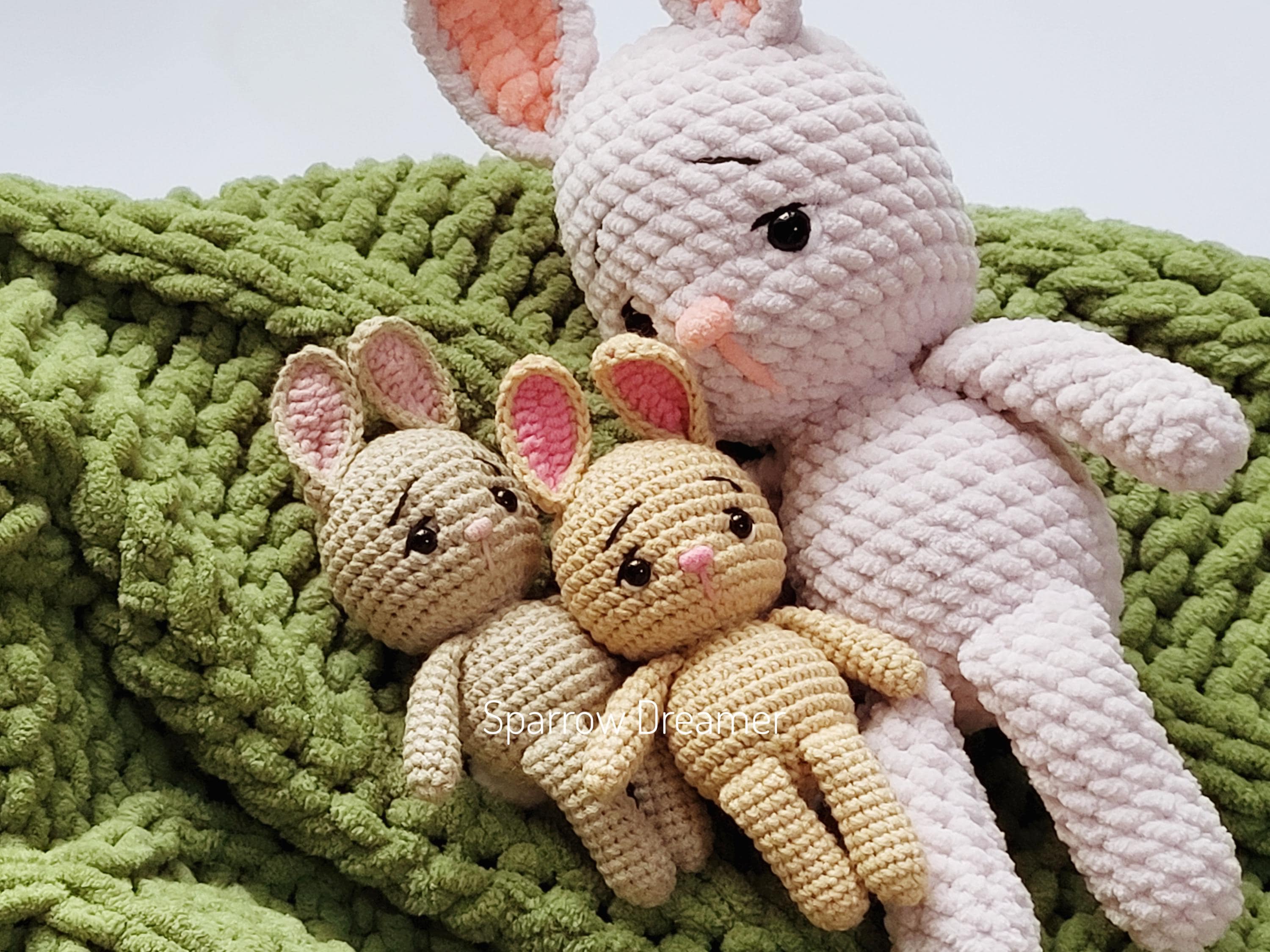 Zuzu Bunnyのかぎ針編みパターン: 簡単なあみぐるみうさぎ (PDF in ENG