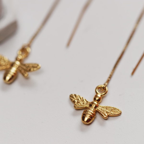 Bees earrings in Gold Filled 14k / Delicate earrings/ Chain earrings/ Gold plated earrings/ Minimalist earrings