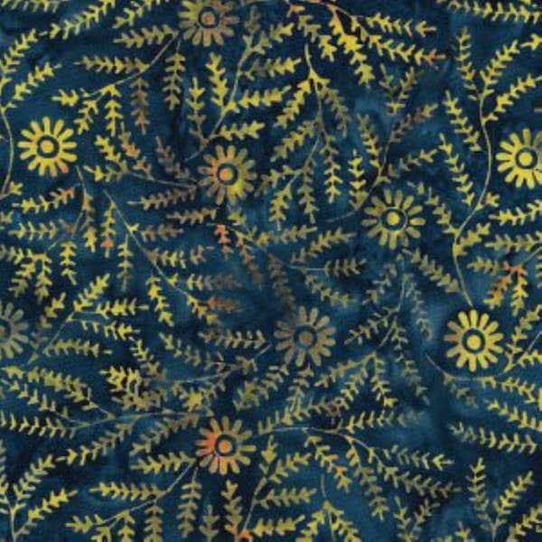 Ramitas de tomillo dorado crepuscular con margaritas sobre batik azul marino 112434595 de Island Batiks